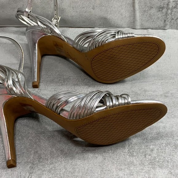Jessica Simpson Silver Strappy Knotted Vamp Detail - Picture 9 of 10